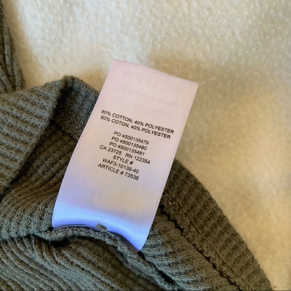 Aritzia TNA Waffle Knit Thermal Henley in Green - XS - Picture 4 of 5